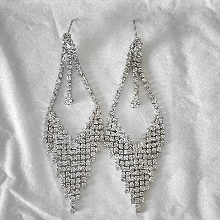 VIRNA SILVER WHITE EARRINGS